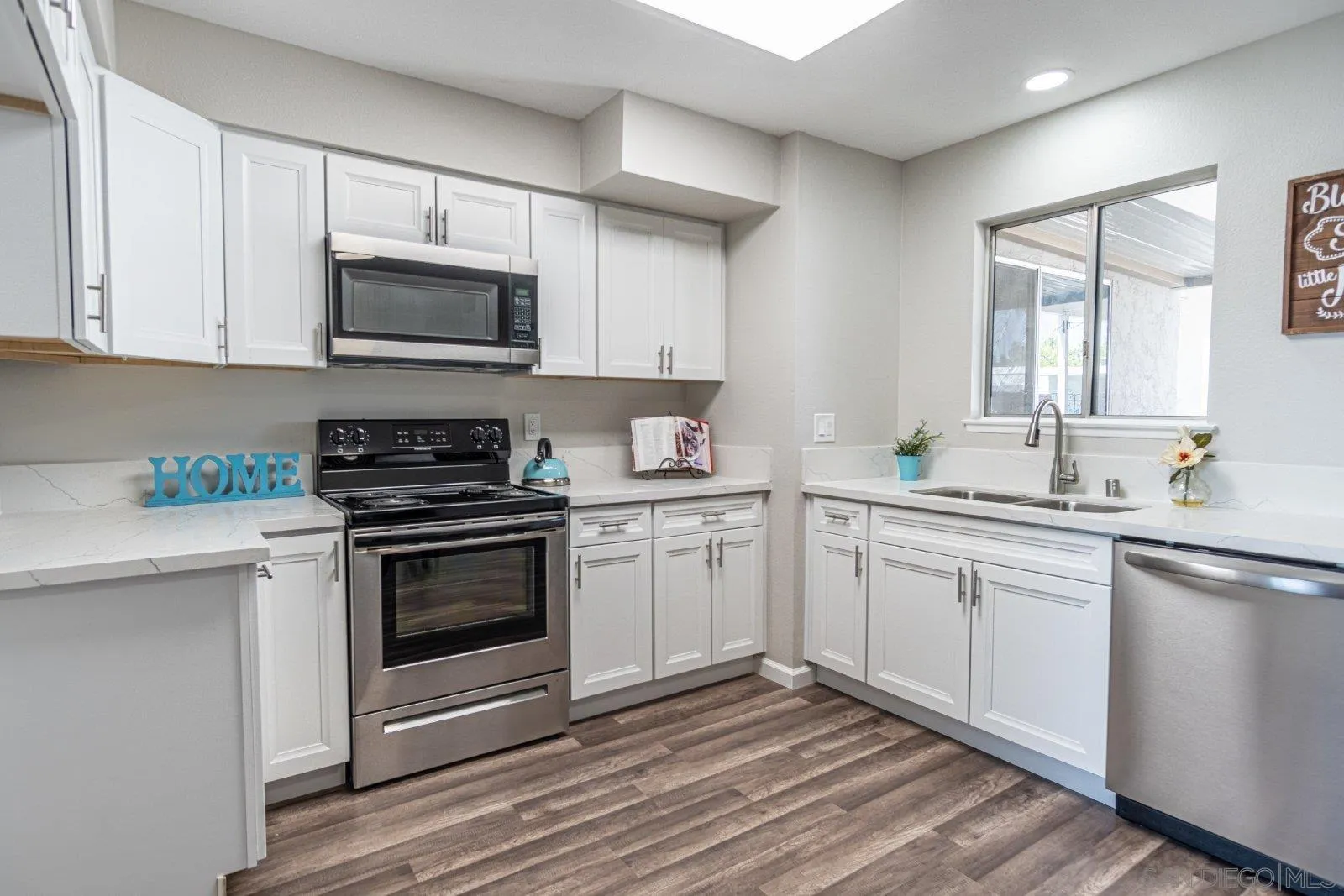 Photo #2: 240006731 Listing 