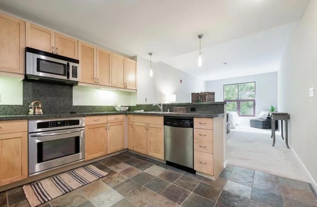 Photo #5: 240007800 Listing 
