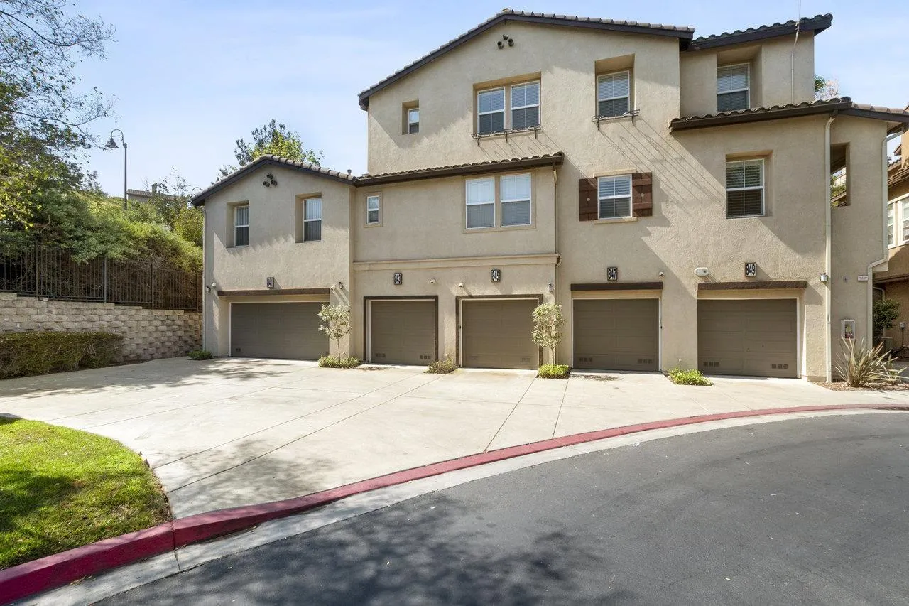 Photo #3: 240008697 Listing 