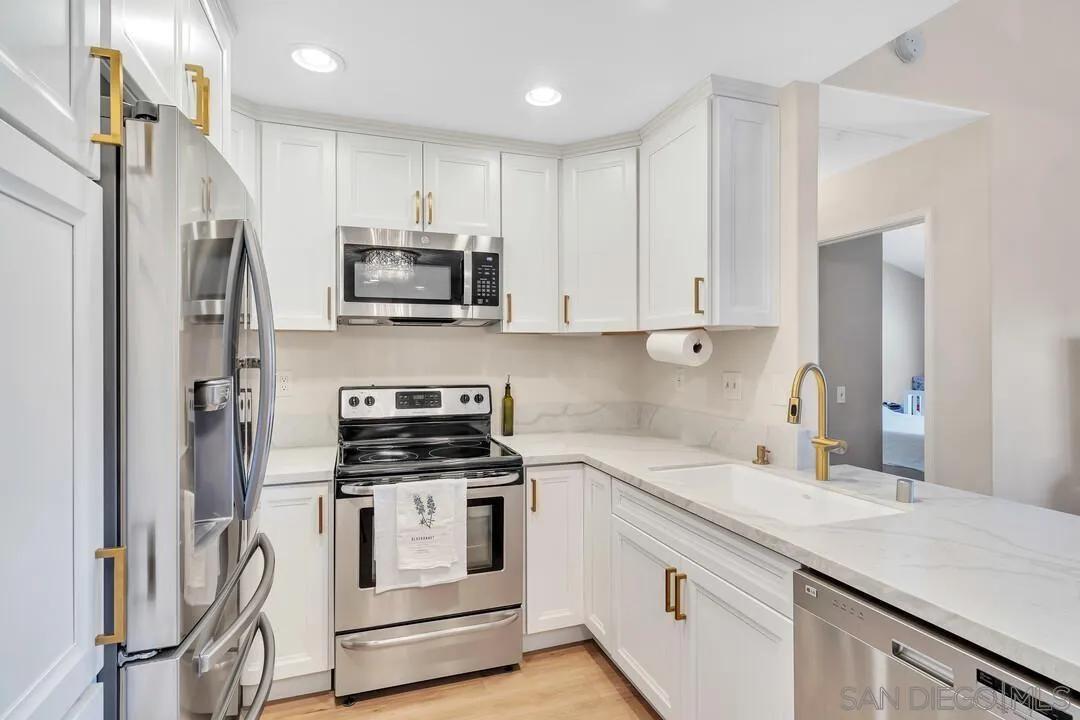 Photo #6: 240009057 Listing 