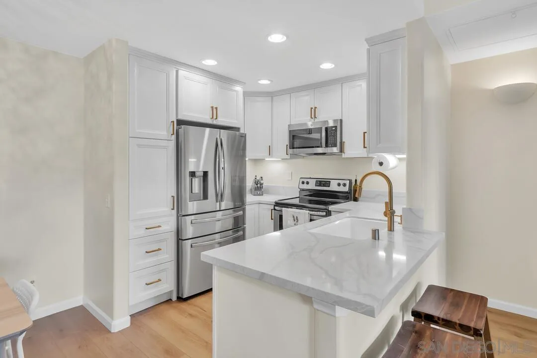 Photo #5: 240009057 Listing 