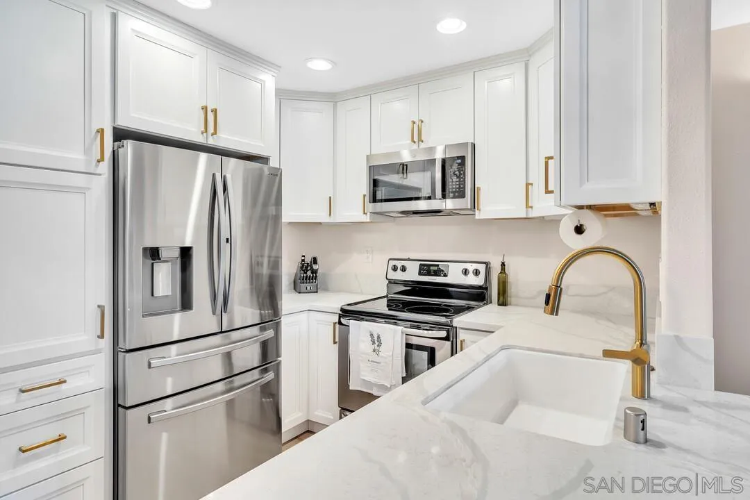 Photo #2: 240009057 Listing 