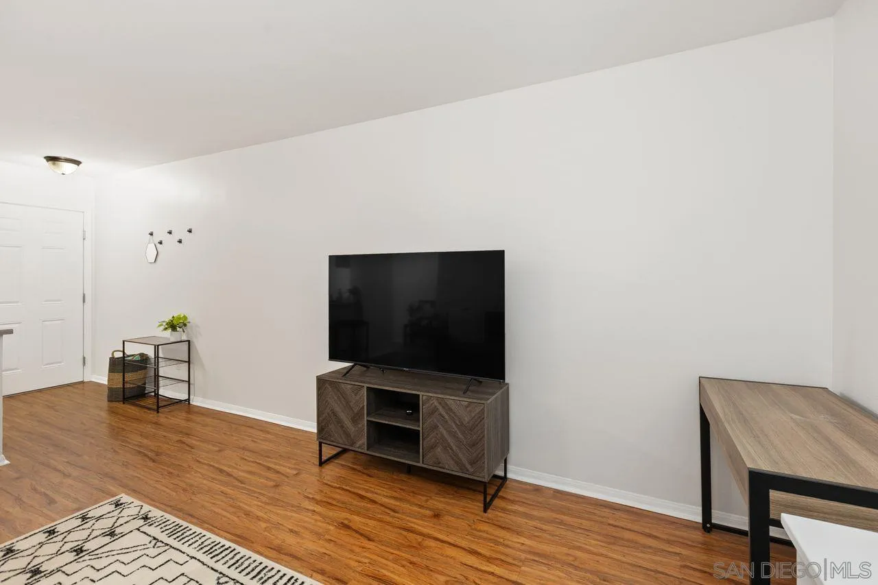 Photo #2: 240010410 Listing 