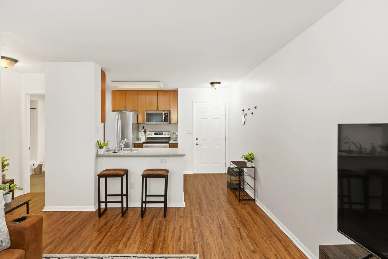 Photo #3: 240010410 Listing 