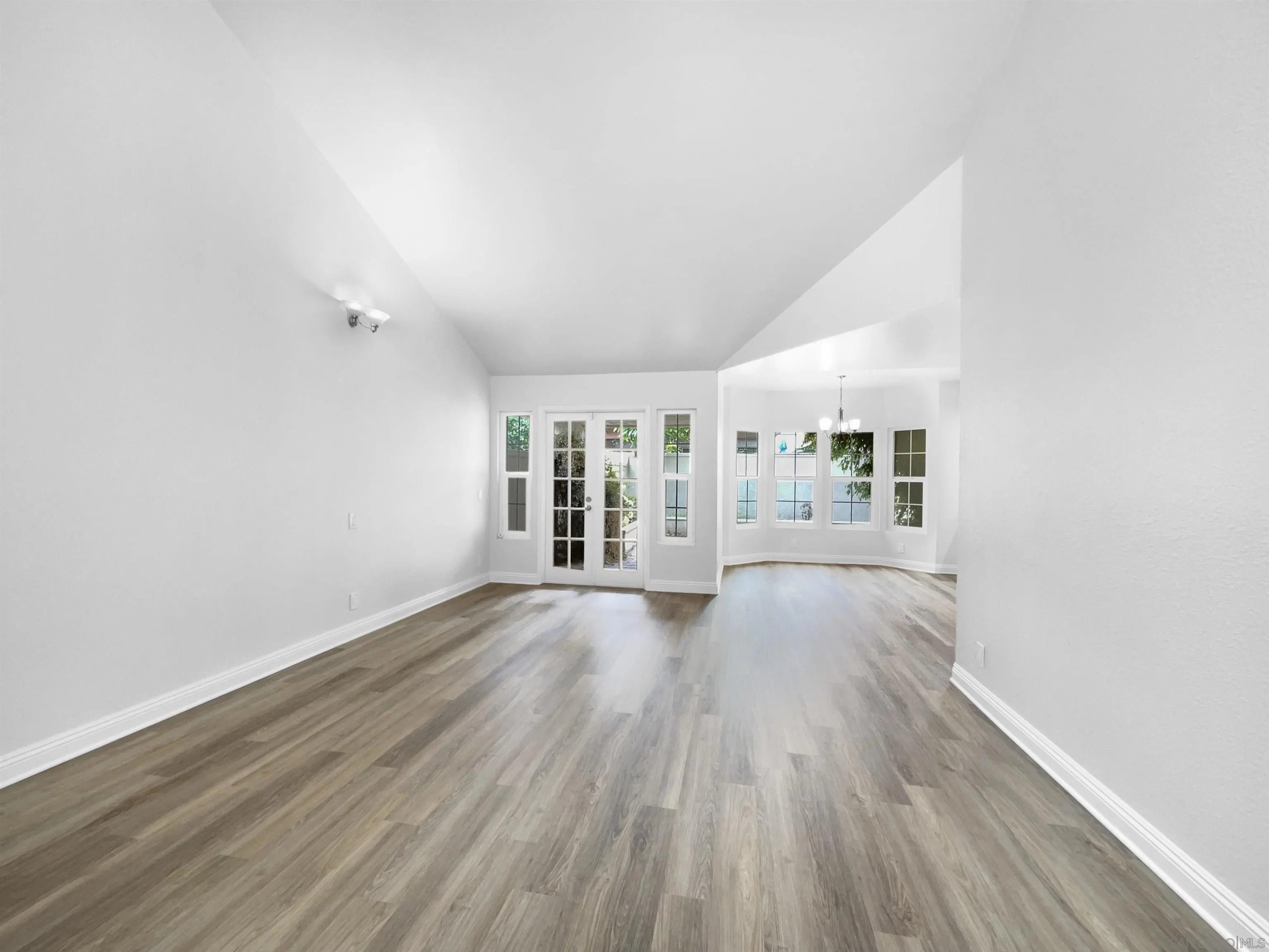 Photo #4: 240010880 Listing 