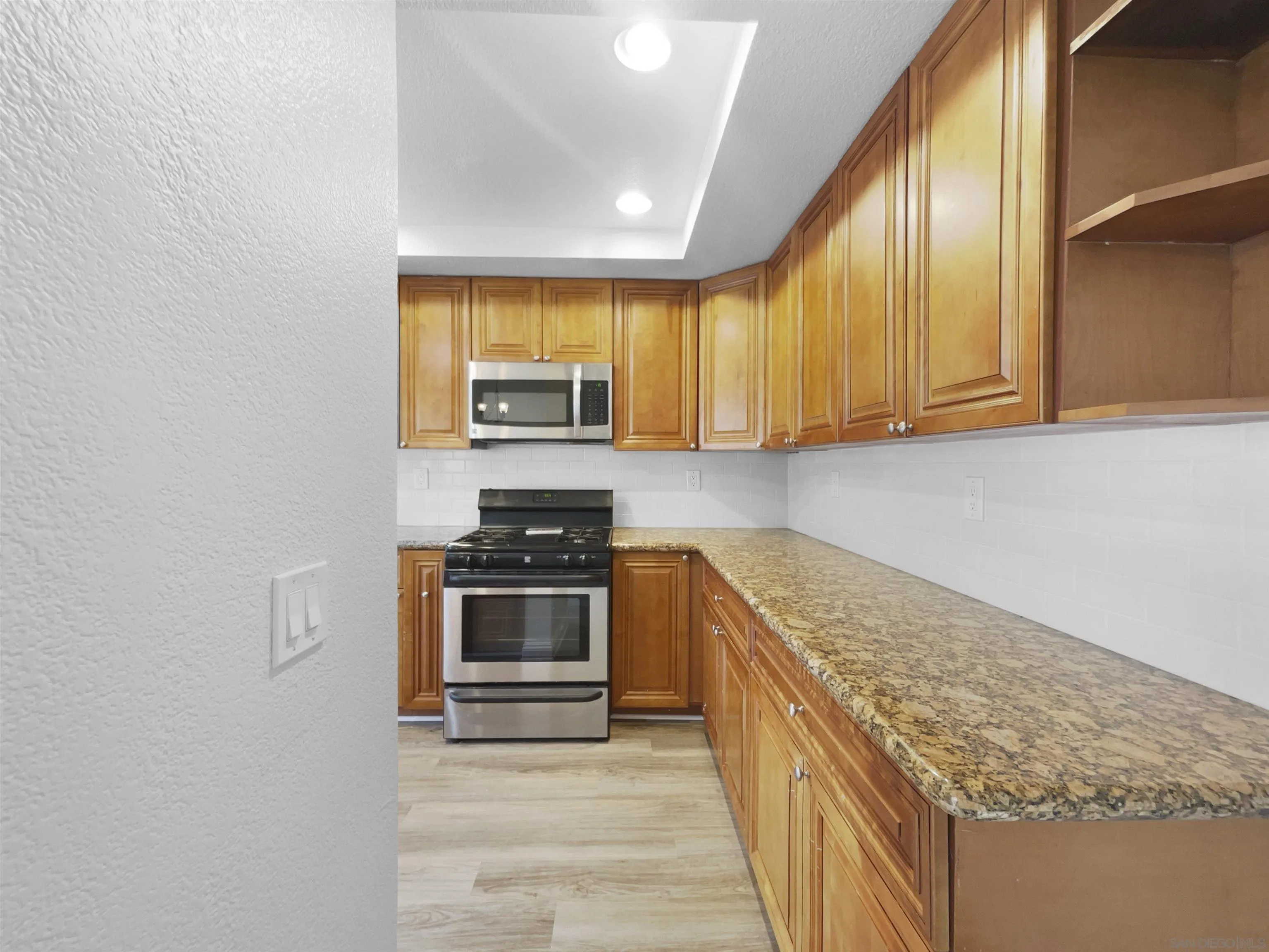 Photo #2: 240010880 Listing 