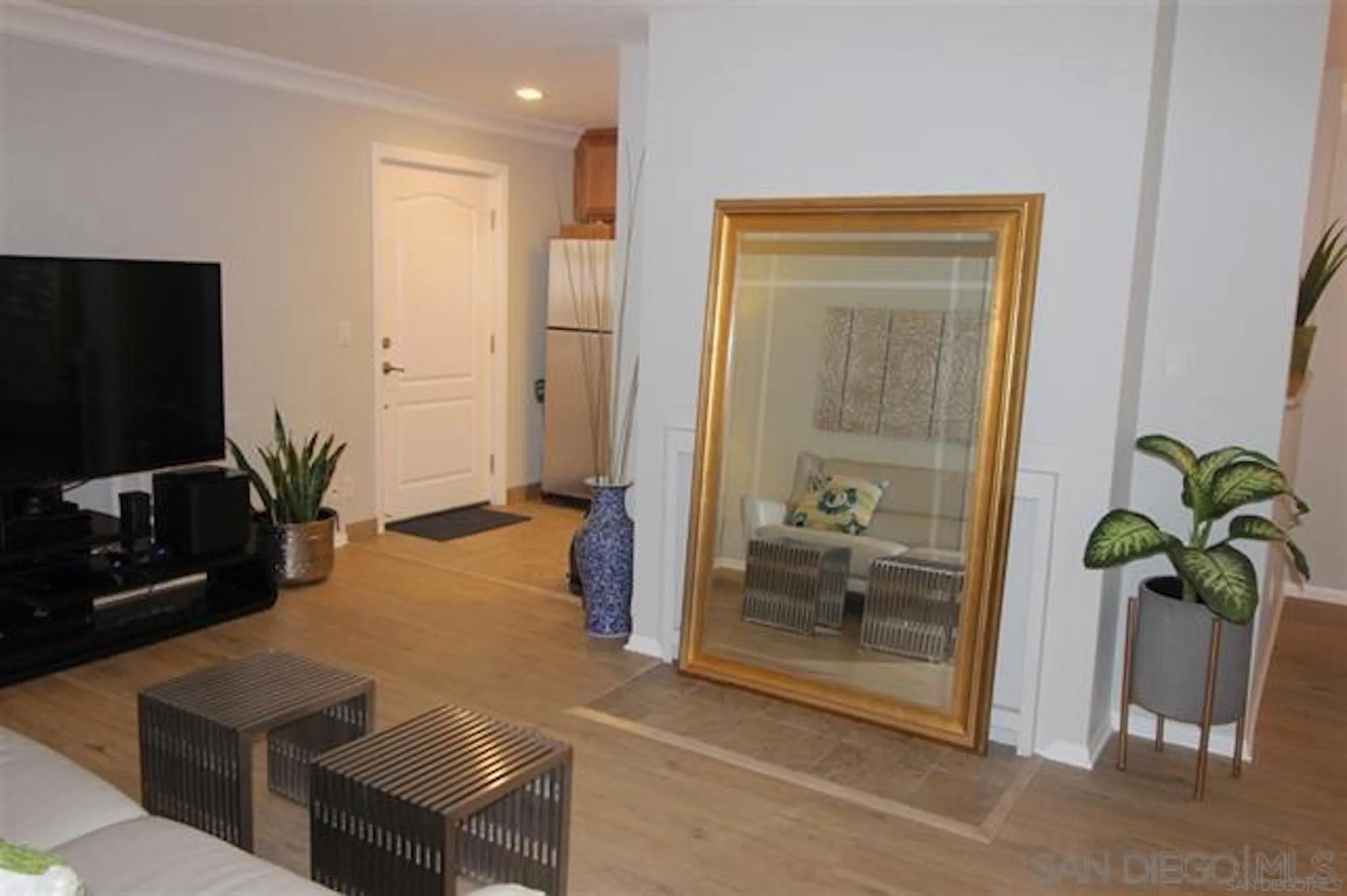 Photo #2: 240011049 Listing 