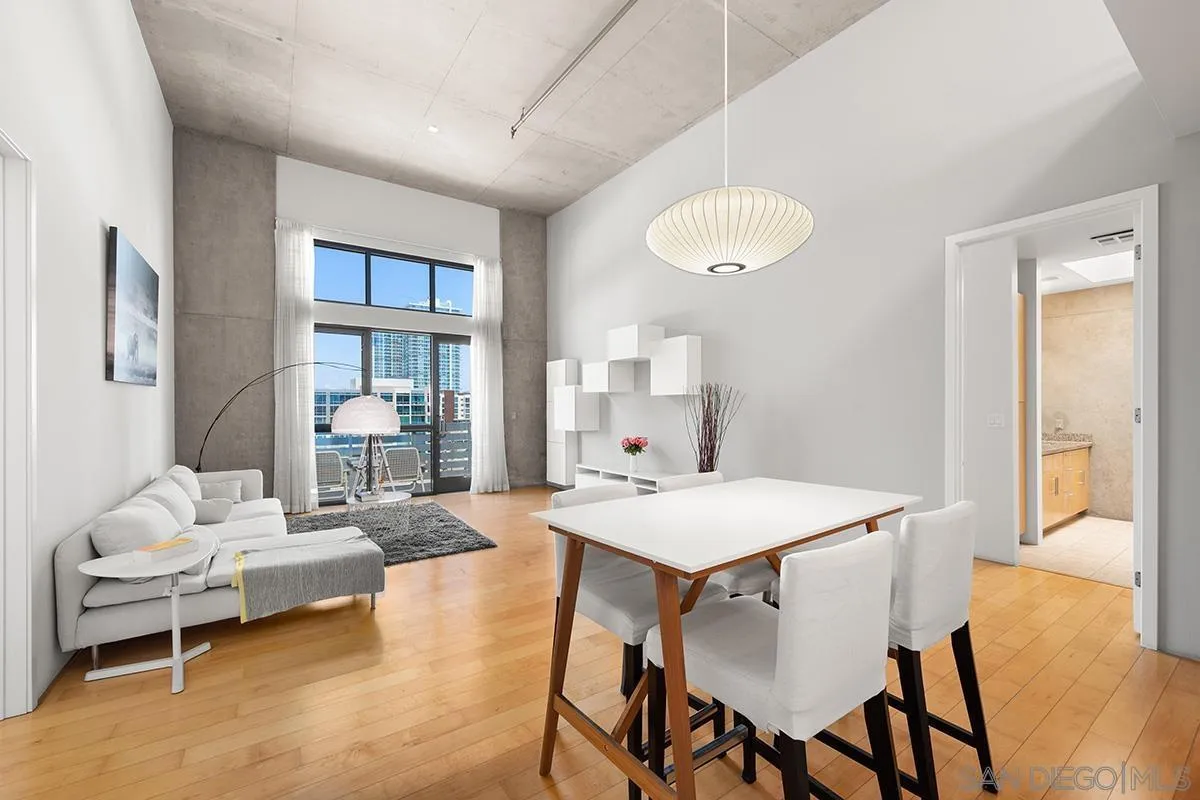 Photo #3: 240011582 Listing 