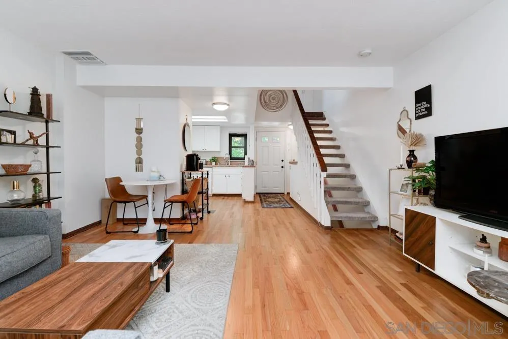 Photo #5: 240011990 Listing 