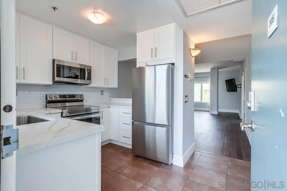 More Details about MLS # 240012081 : 2828 UNIVERSITY AVE UNIT 205