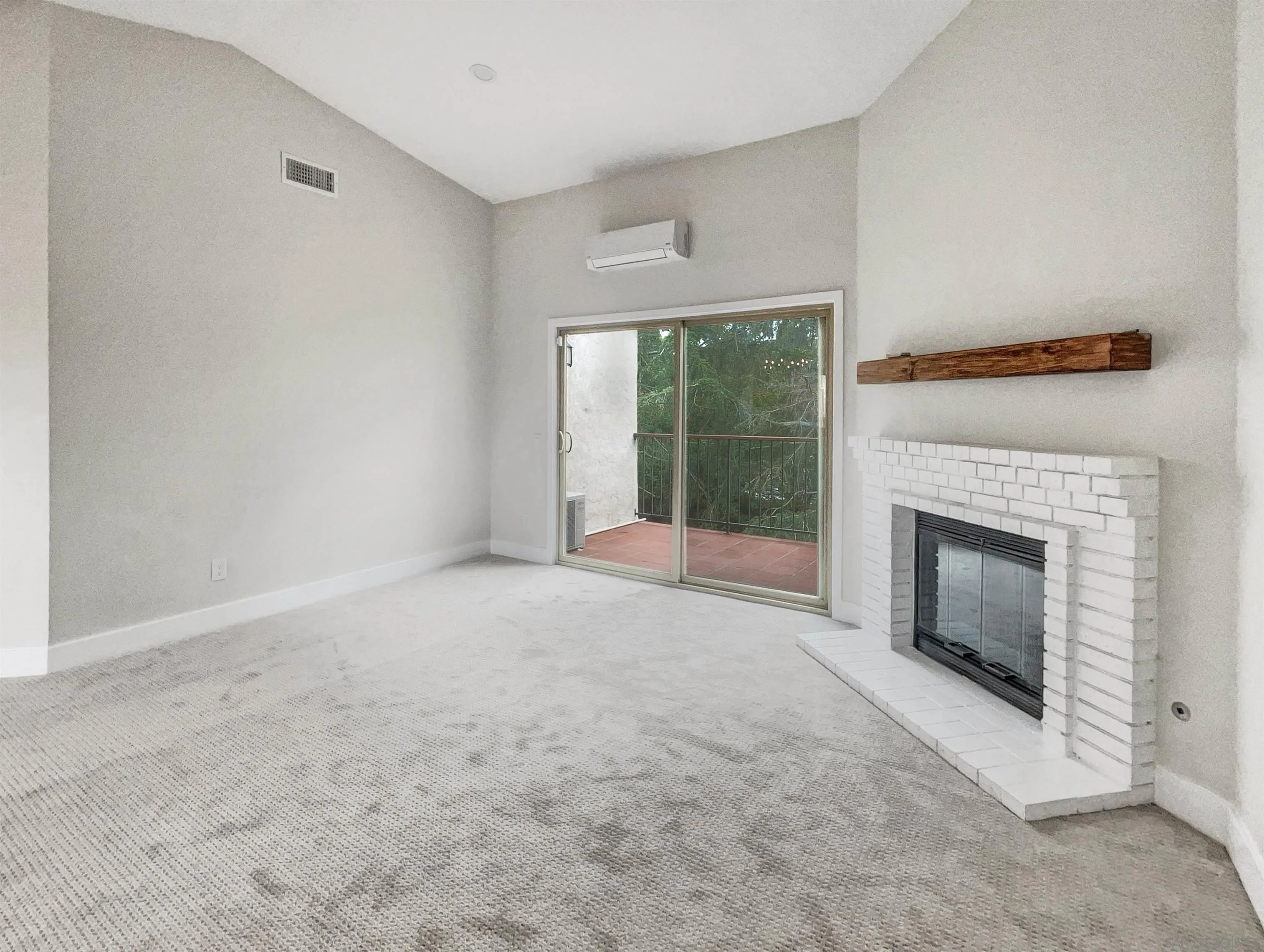Photo #3: 240012517 Listing 