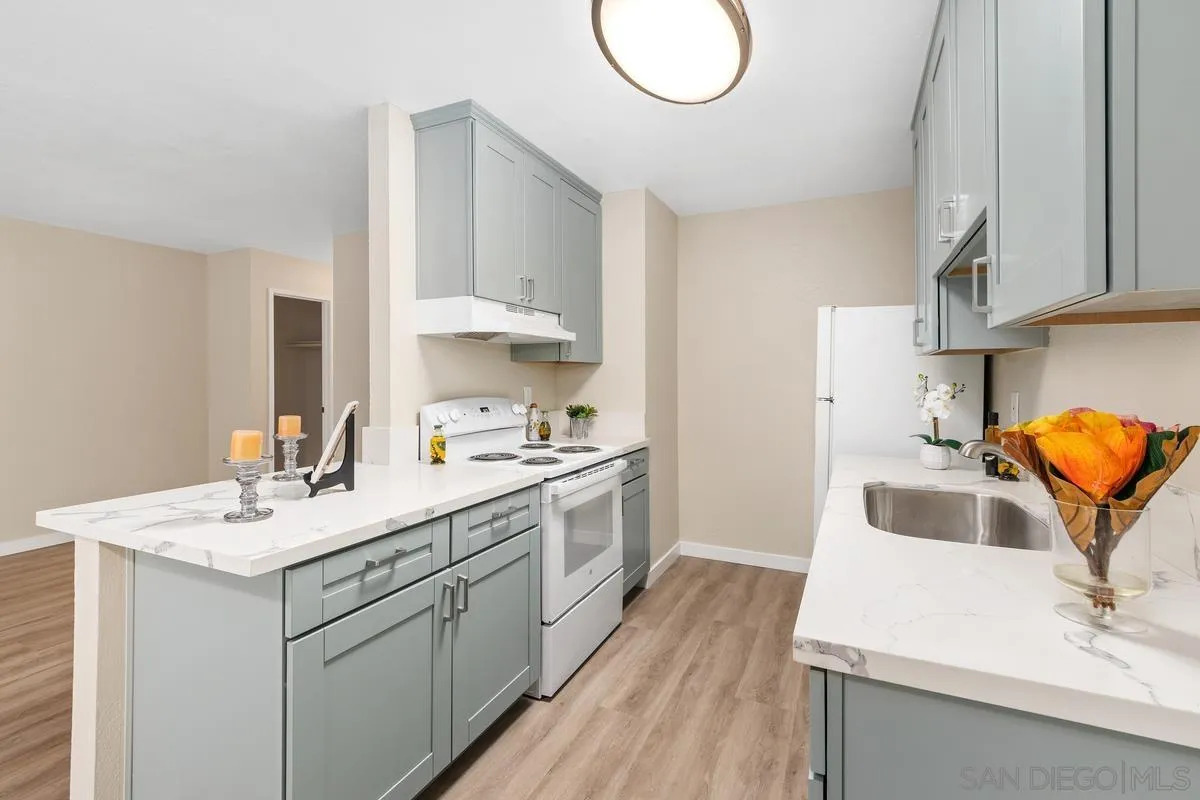 Photo #2: 240012583 Listing 