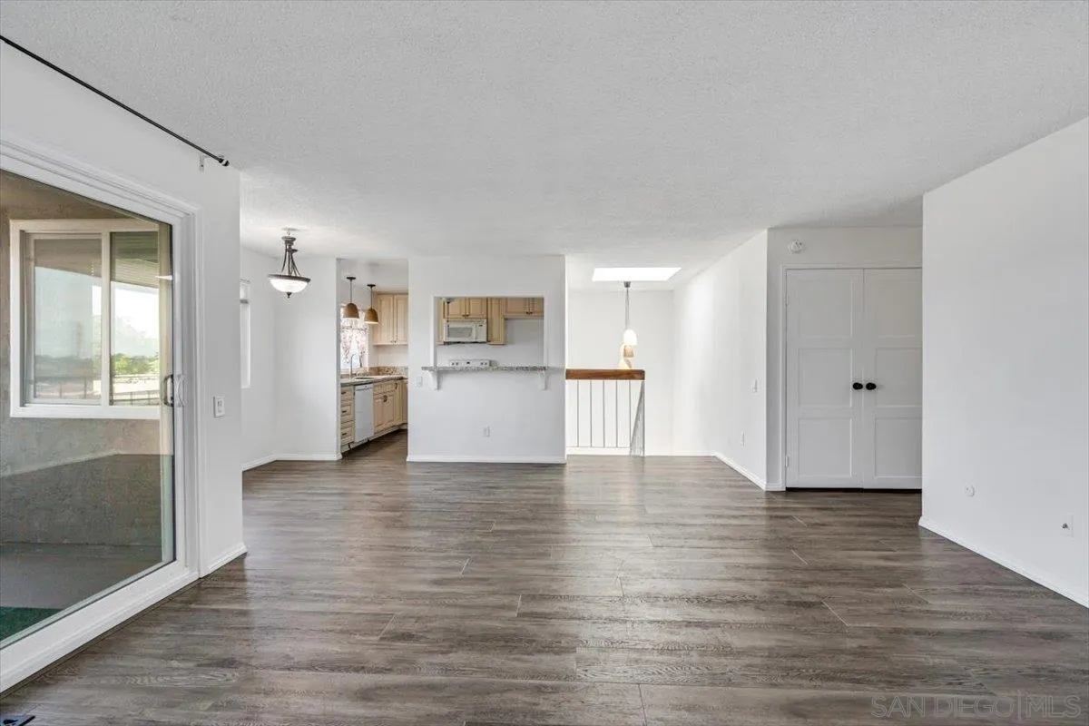 Photo #5: 240013510 Listing 