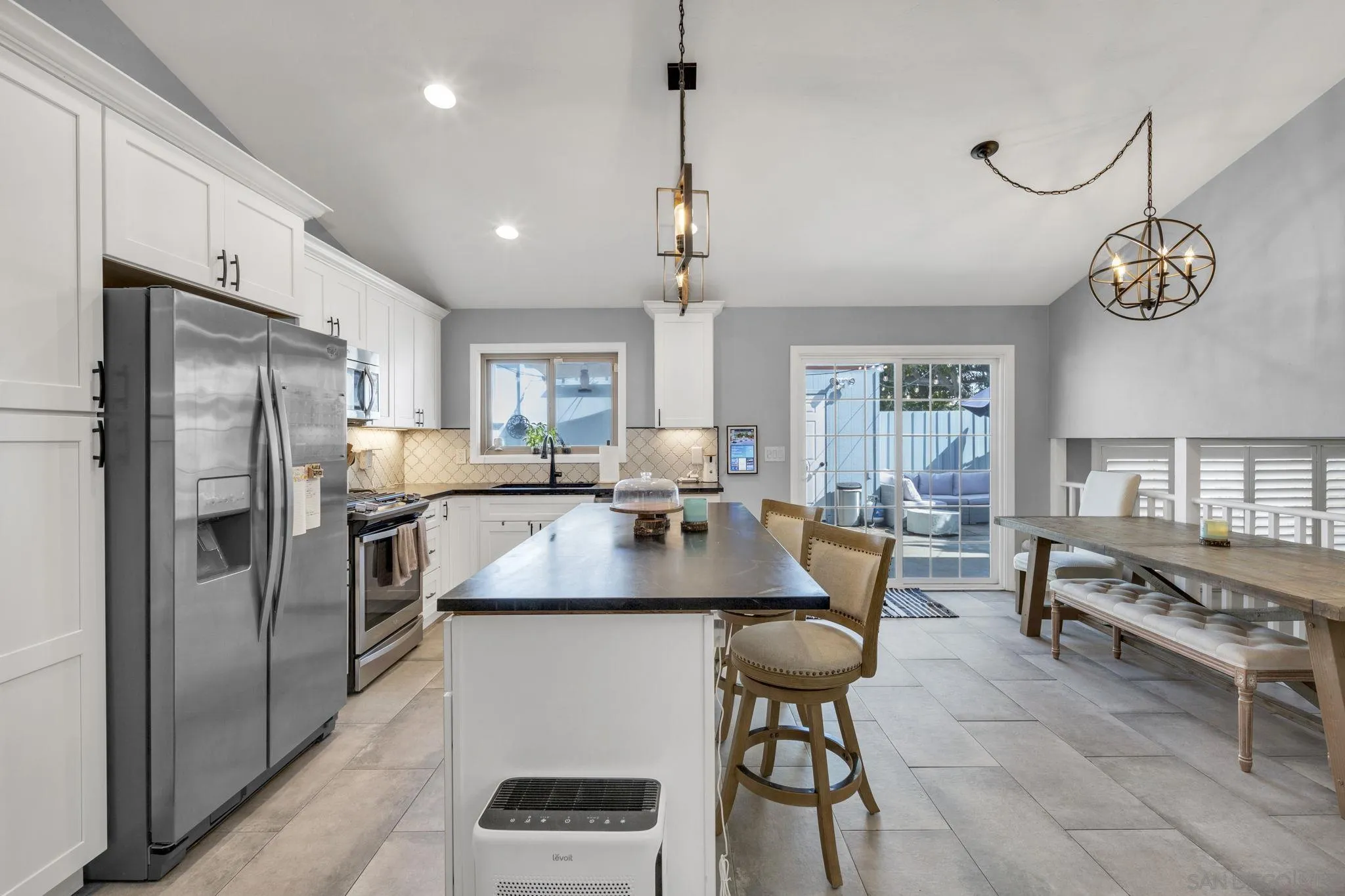 Photo #2: 240013596 Listing 