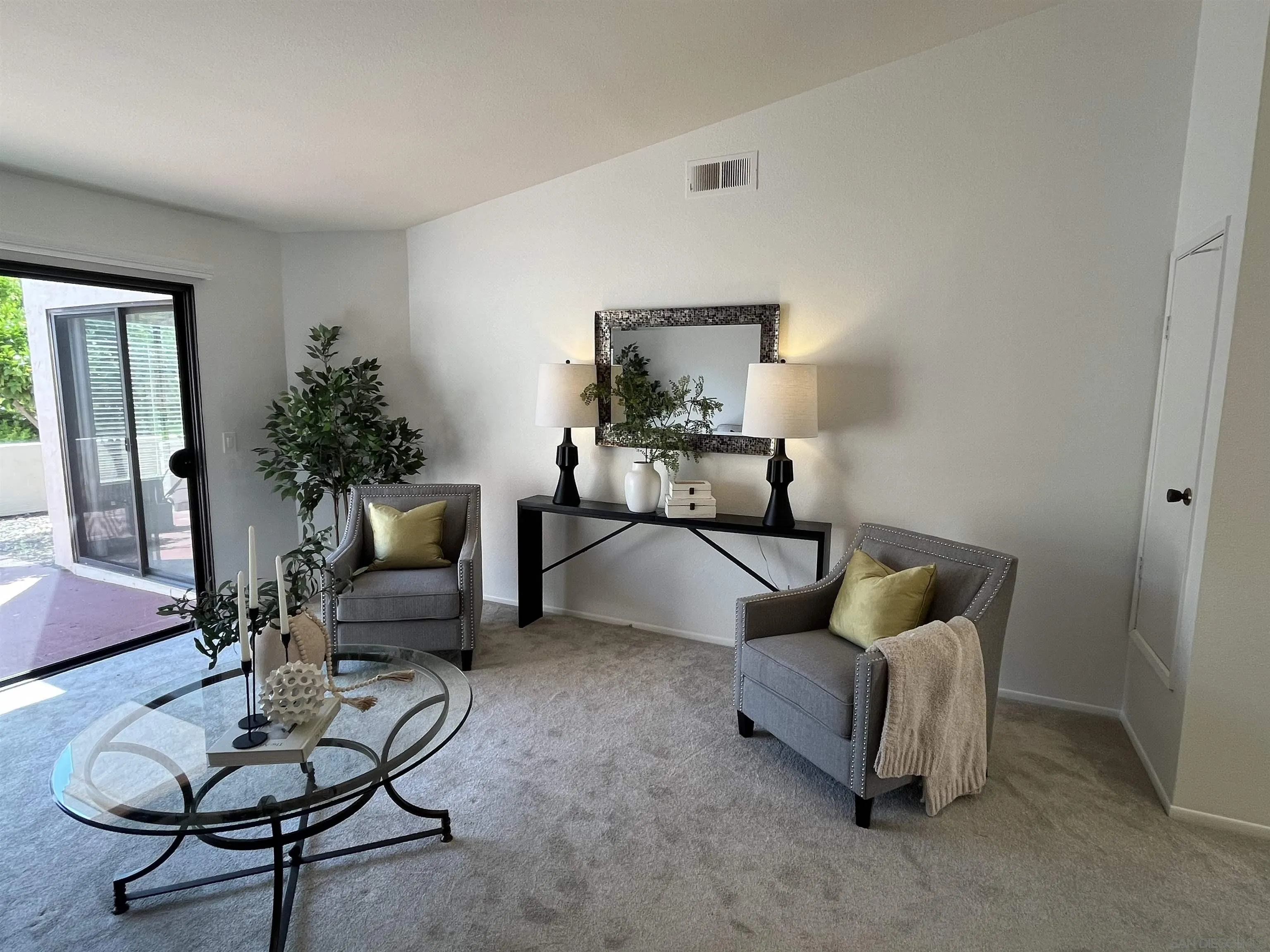 Photo #2: 240013827 Listing 