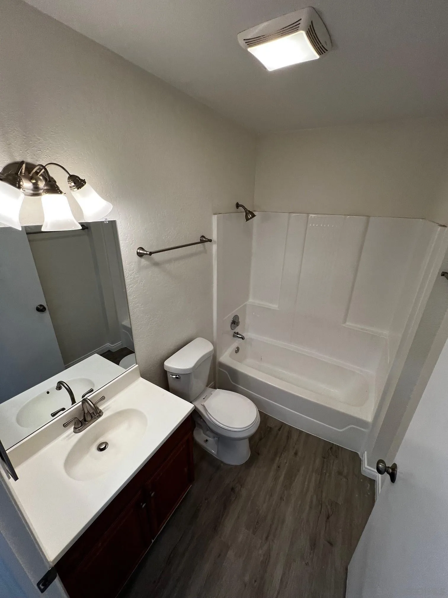 Photo #6: 240014419 Listing 