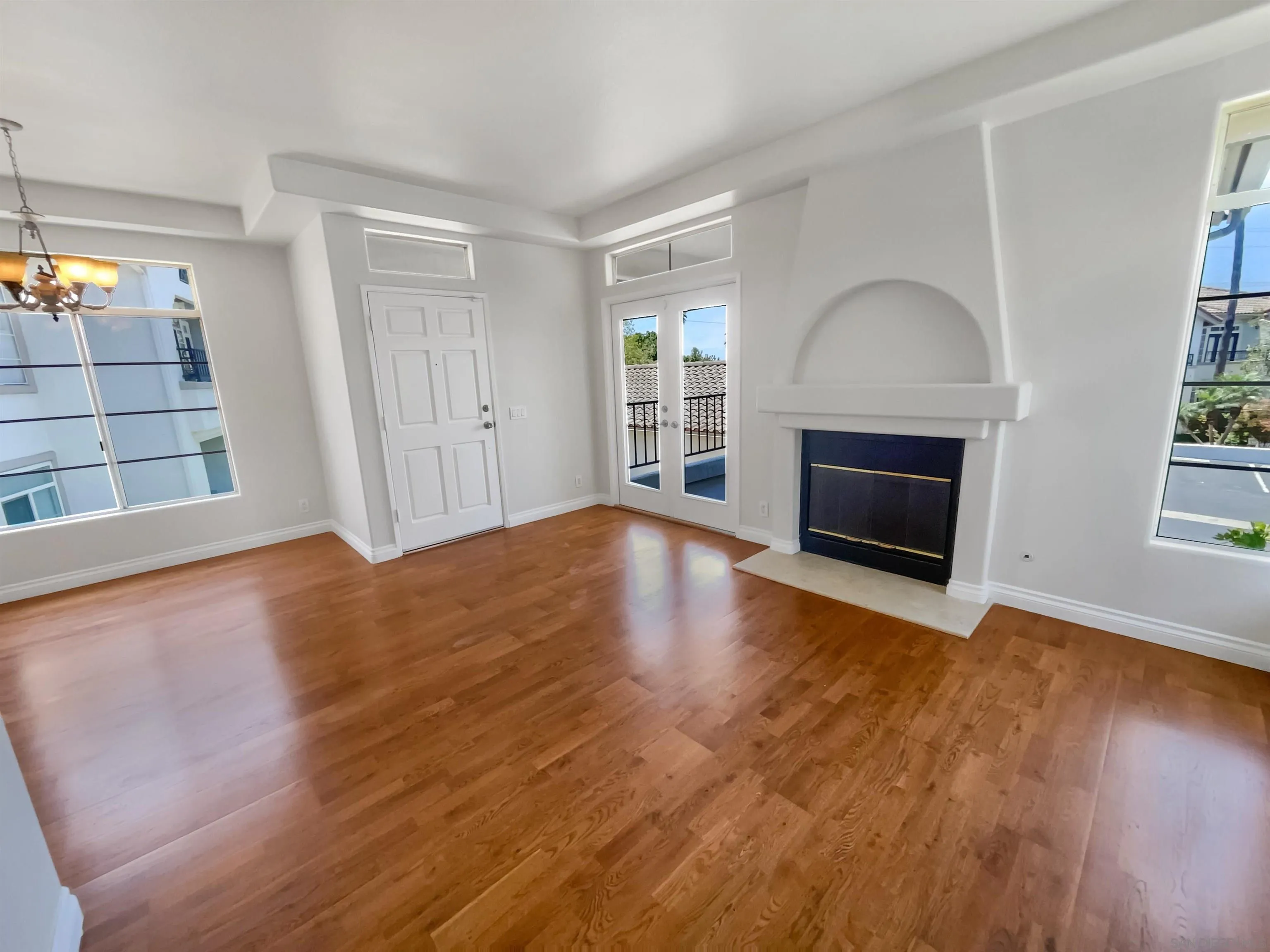 Photo #5: 240014479 Listing 