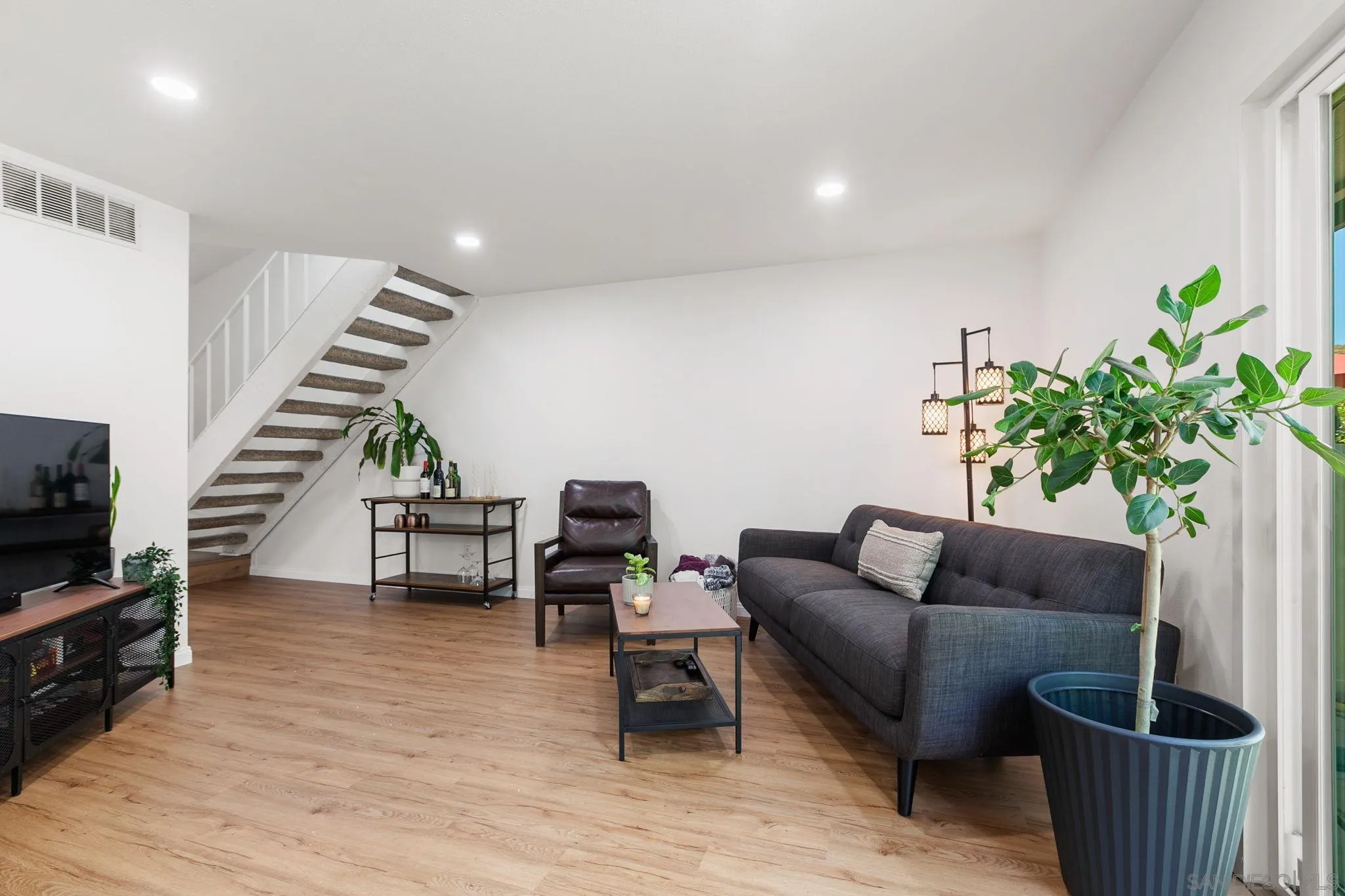 Photo #4: 240014735 Listing 