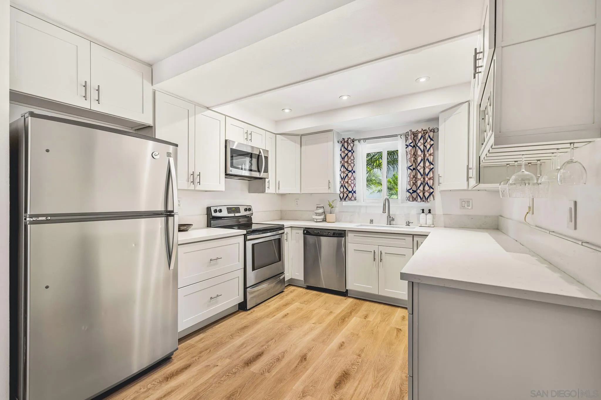 Photo #2: 240014776 Listing 