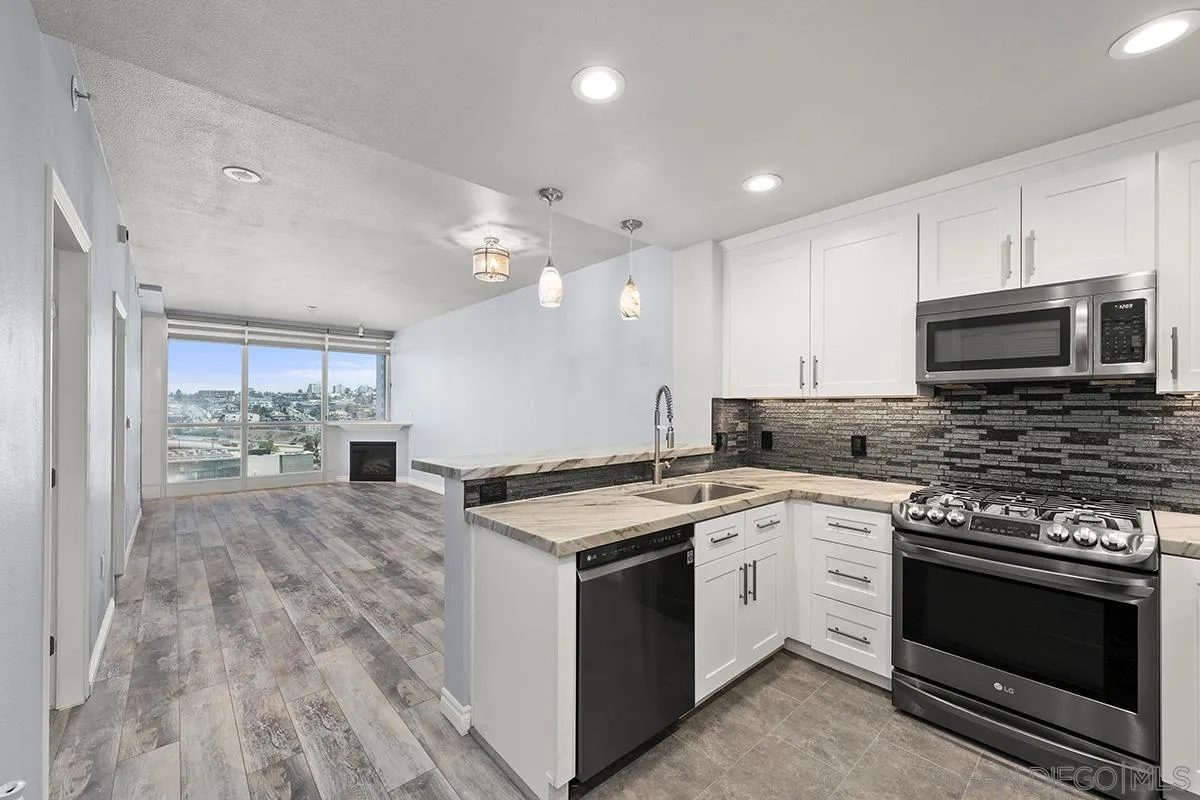 Photo #2: 240015298 Listing 