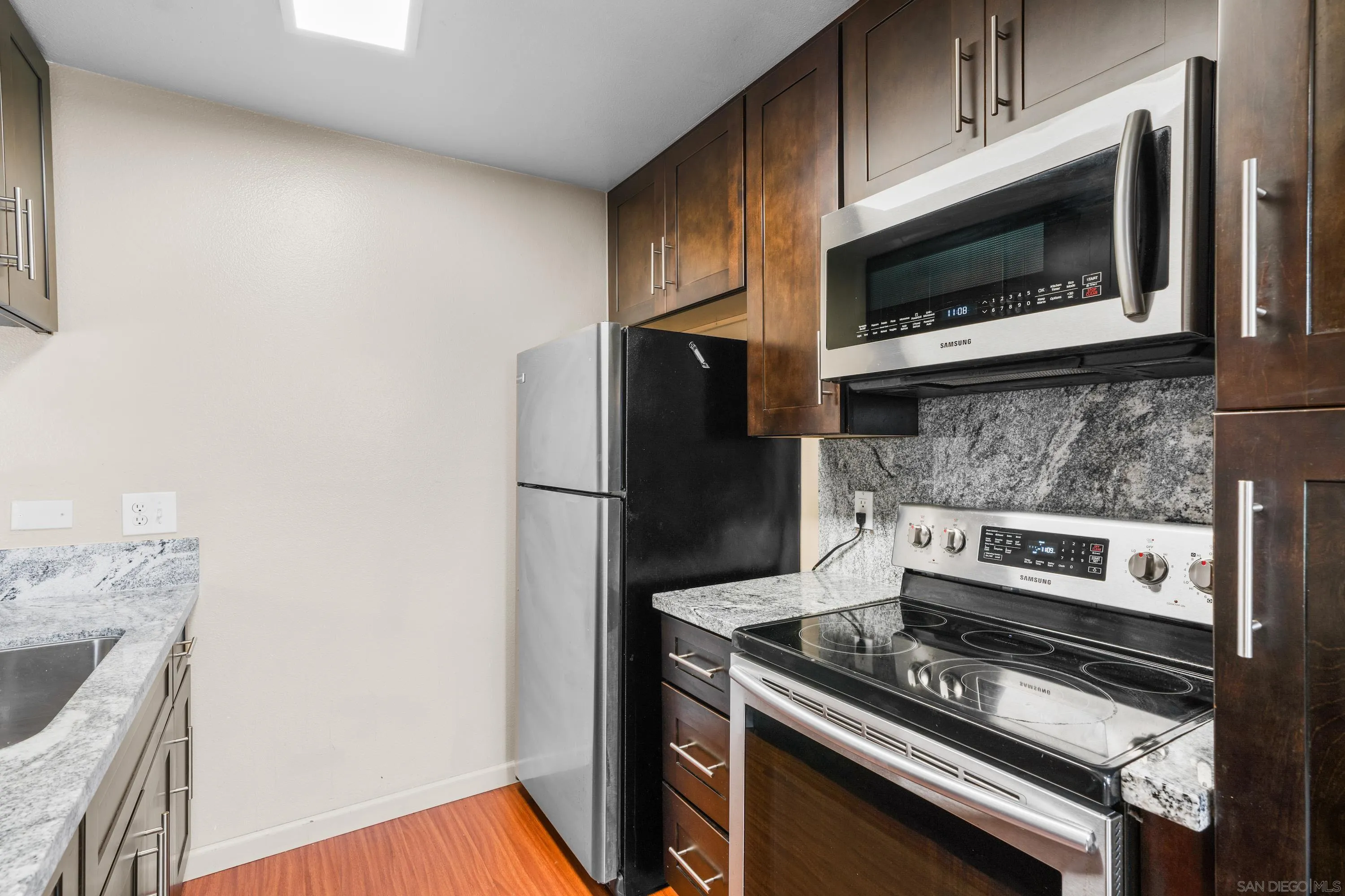 Photo #5: 240015511 Listing 