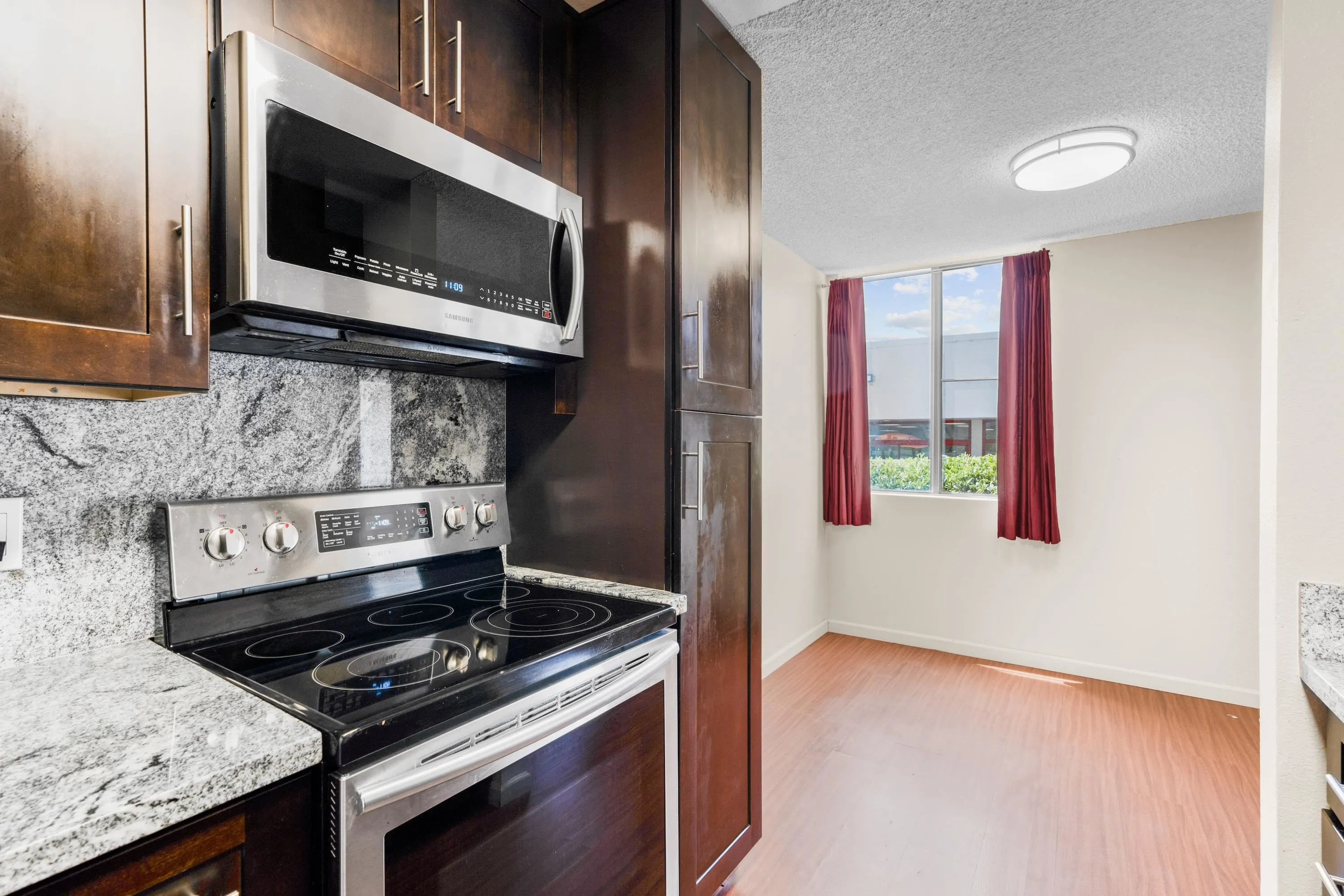 Photo #6: 240015511 Listing 