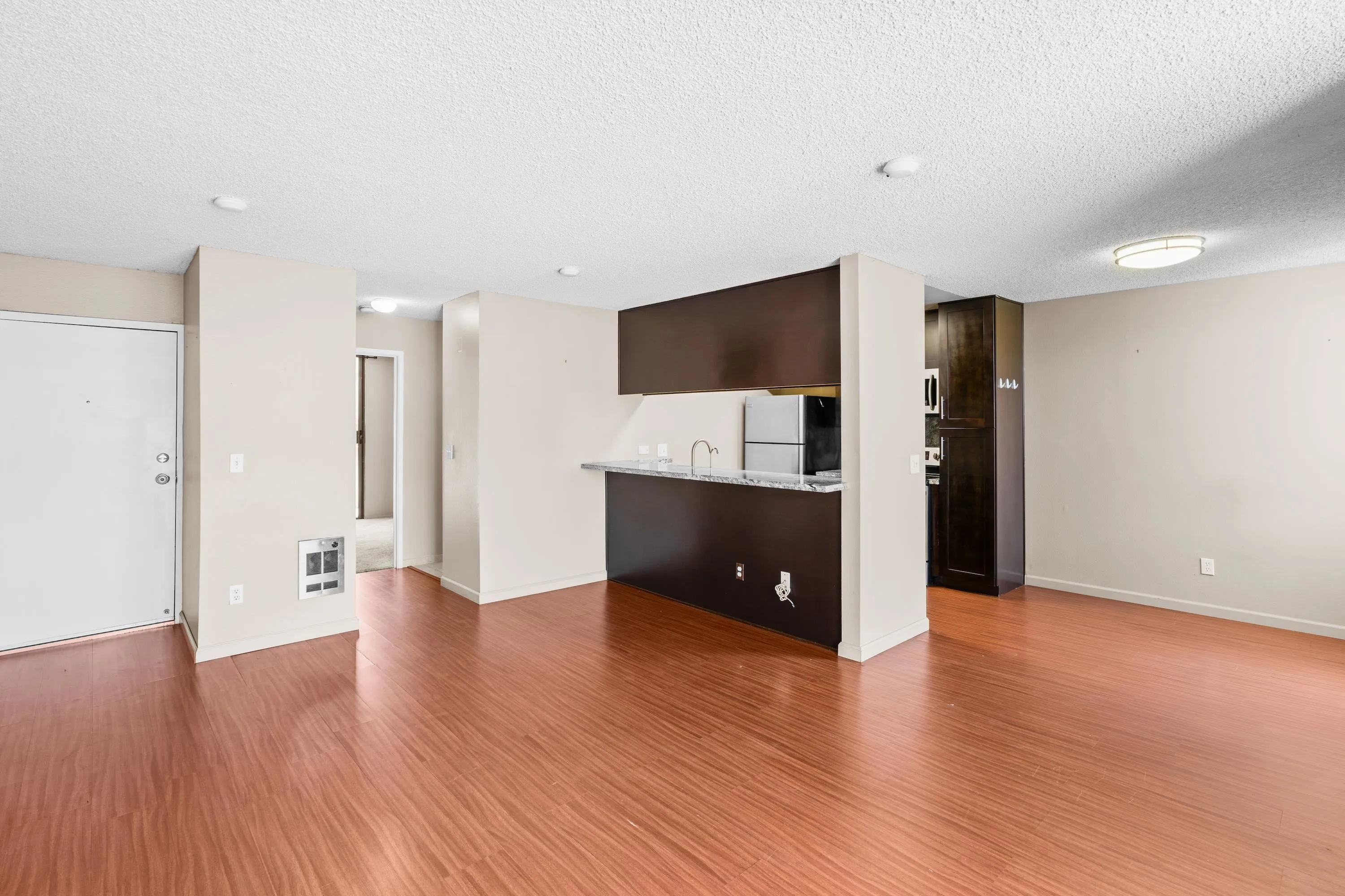 Photo #2: 240015511 Listing 