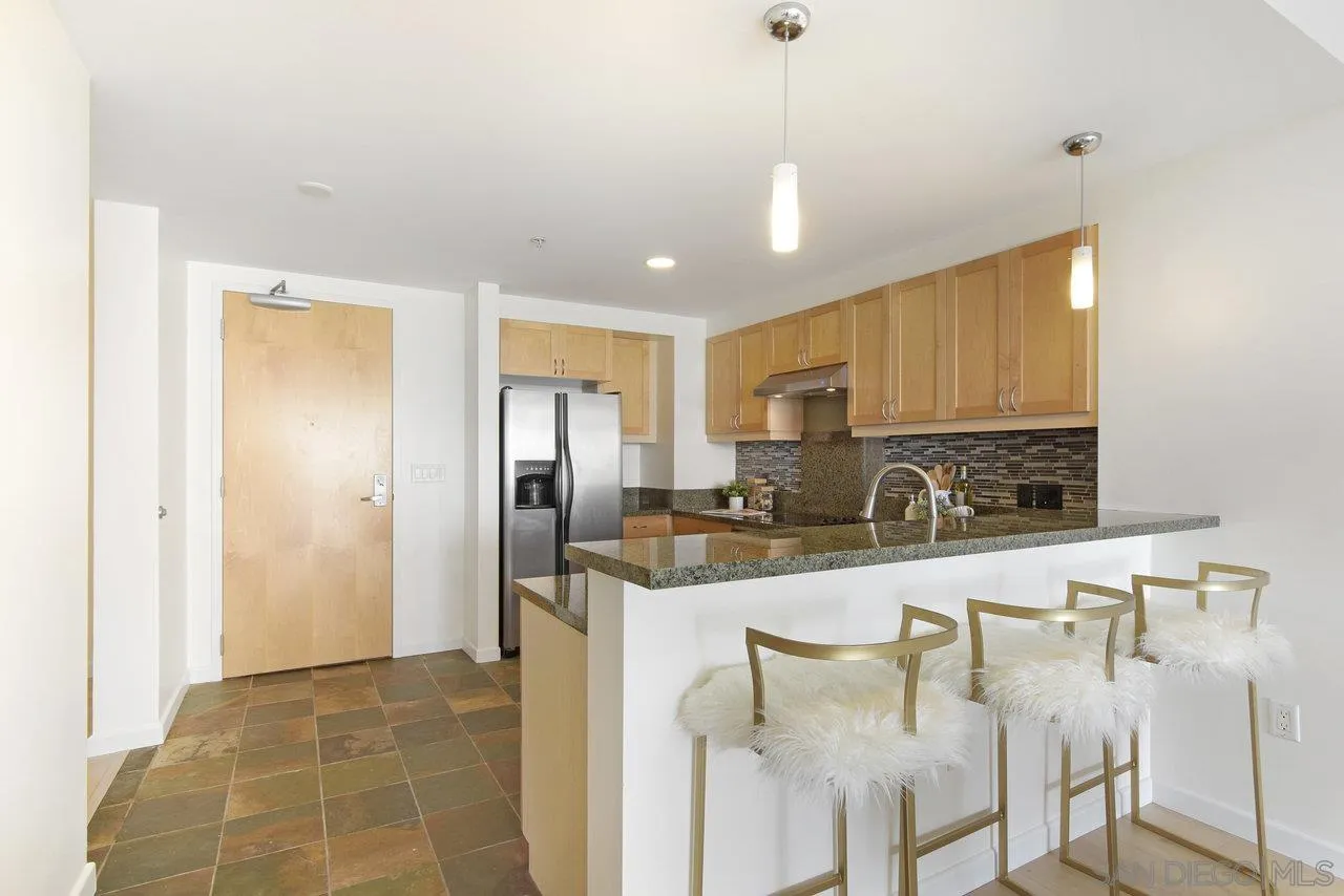 Photo #2: 240015593 Listing 