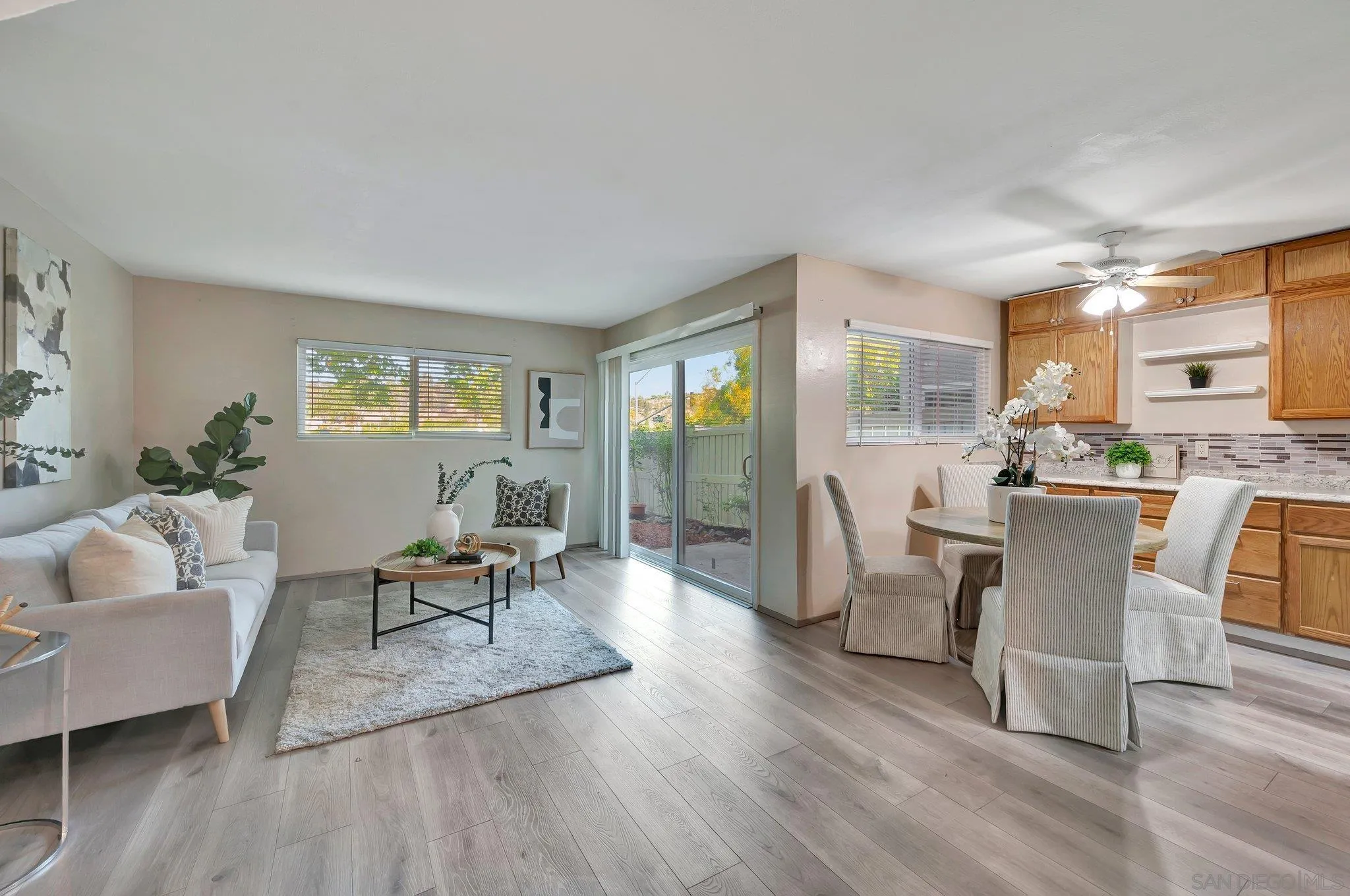 Photo #2: 240015610 Listing 
