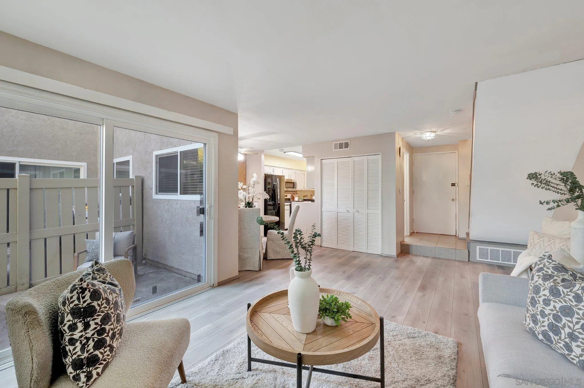 Photo #6: 240015610 Listing 