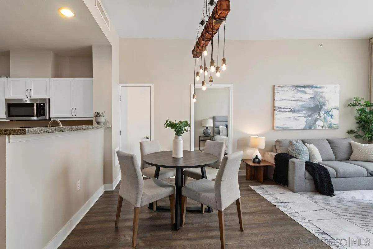Photo #2: 240015684 Listing 