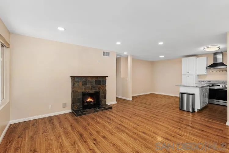 Photo #4: 240015731 Listing 