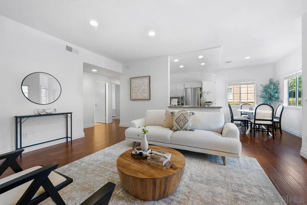 Photo #3: 240015879 Listing 
