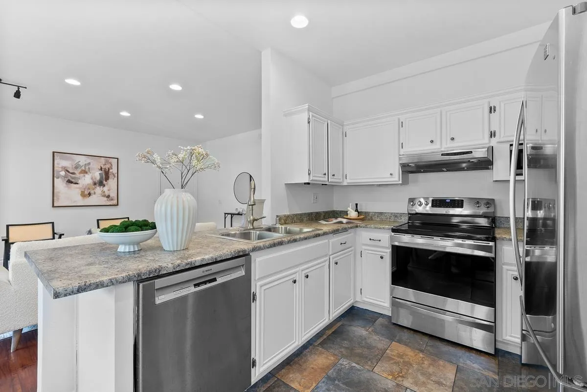 Photo #6: 240015879 Listing 
