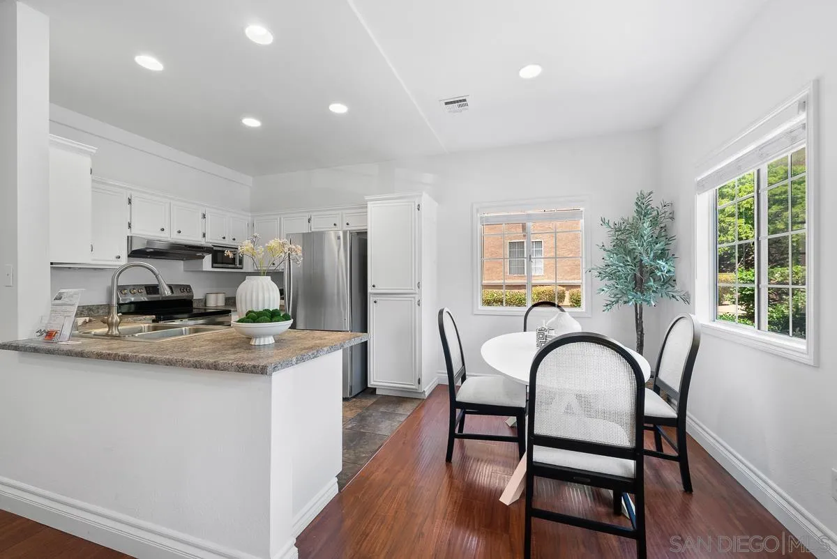 Photo #4: 240015879 Listing 