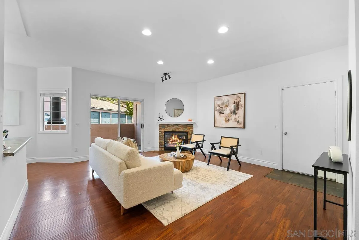 Photo #2: 240015879 Listing 