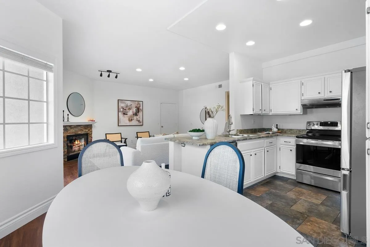 Photo #5: 240015879 Listing 