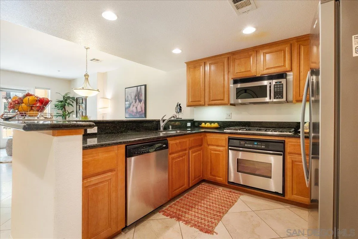 Photo #2: 240015917 Listing 