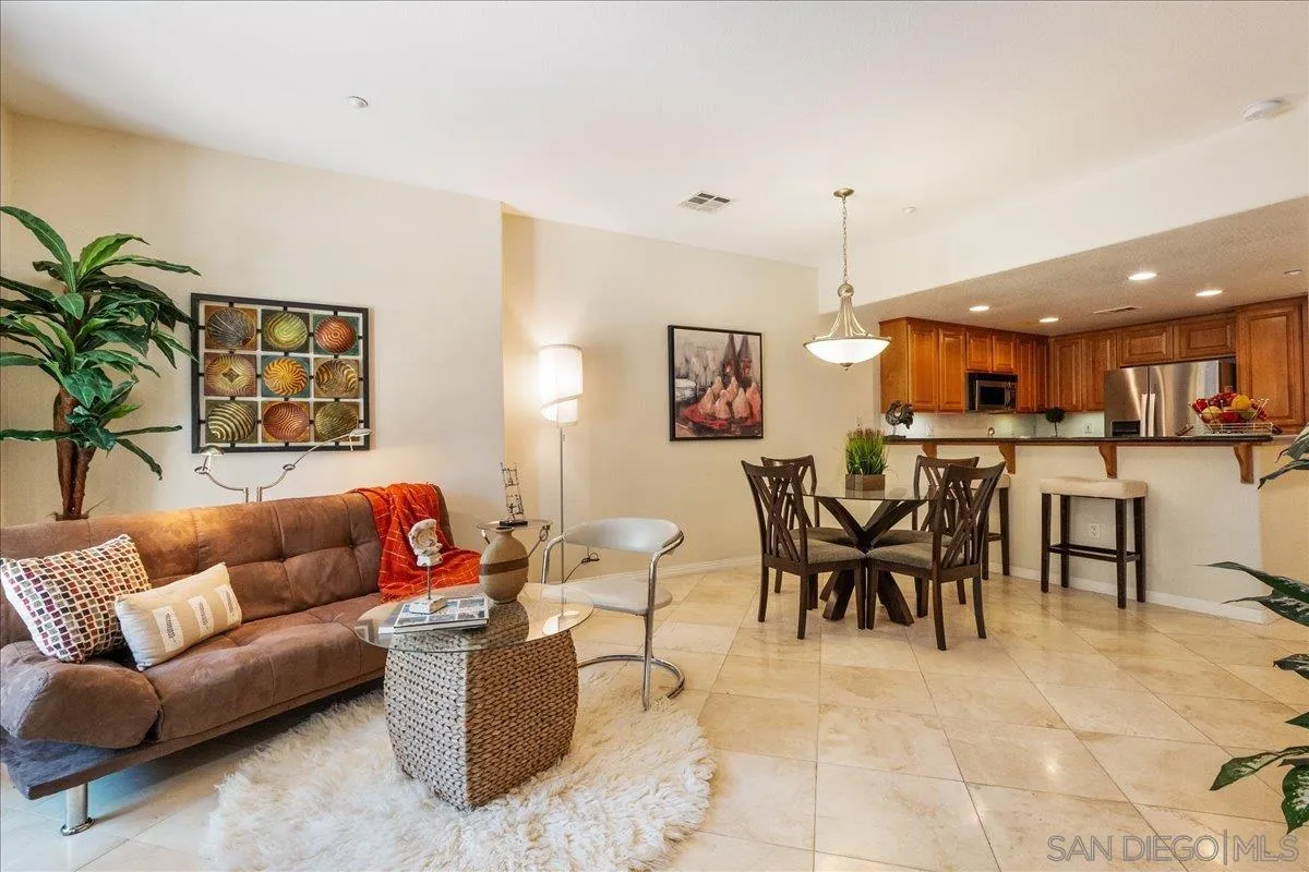 Photo #3: 240015917 Listing 