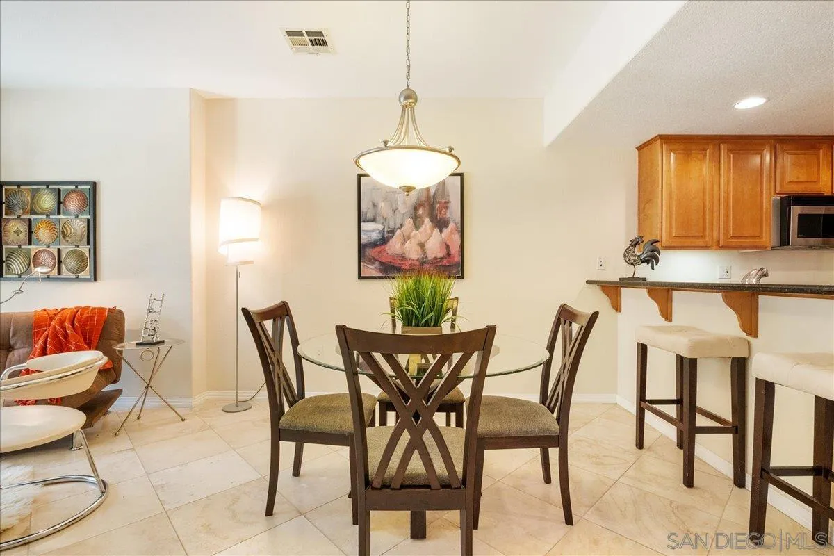 Photo #6: 240015917 Listing 
