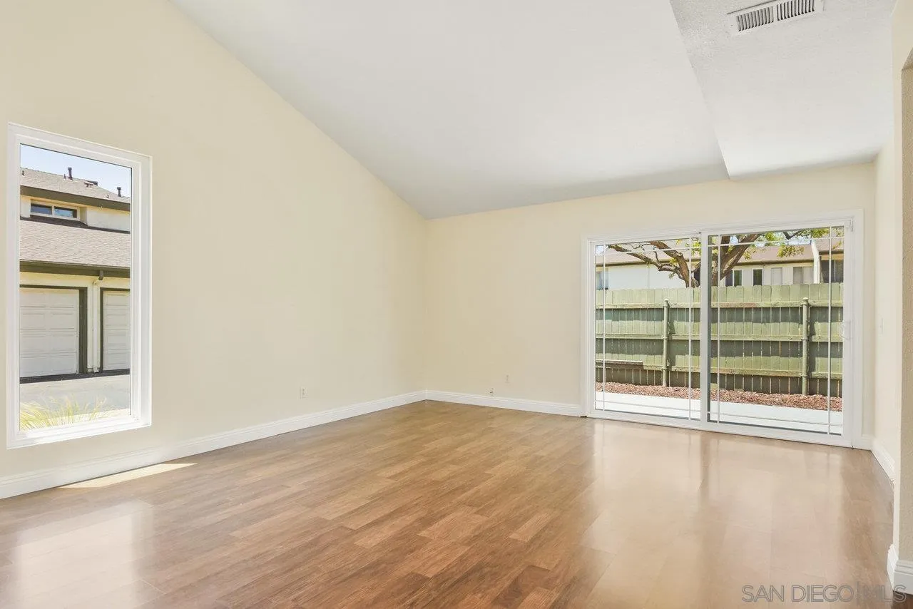 Photo #4: 240015931 Listing 