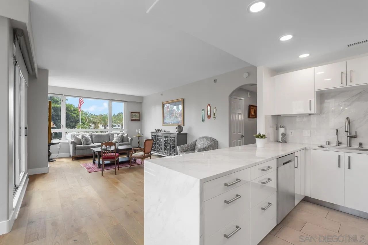 Photo #6: 240016179 Listing 