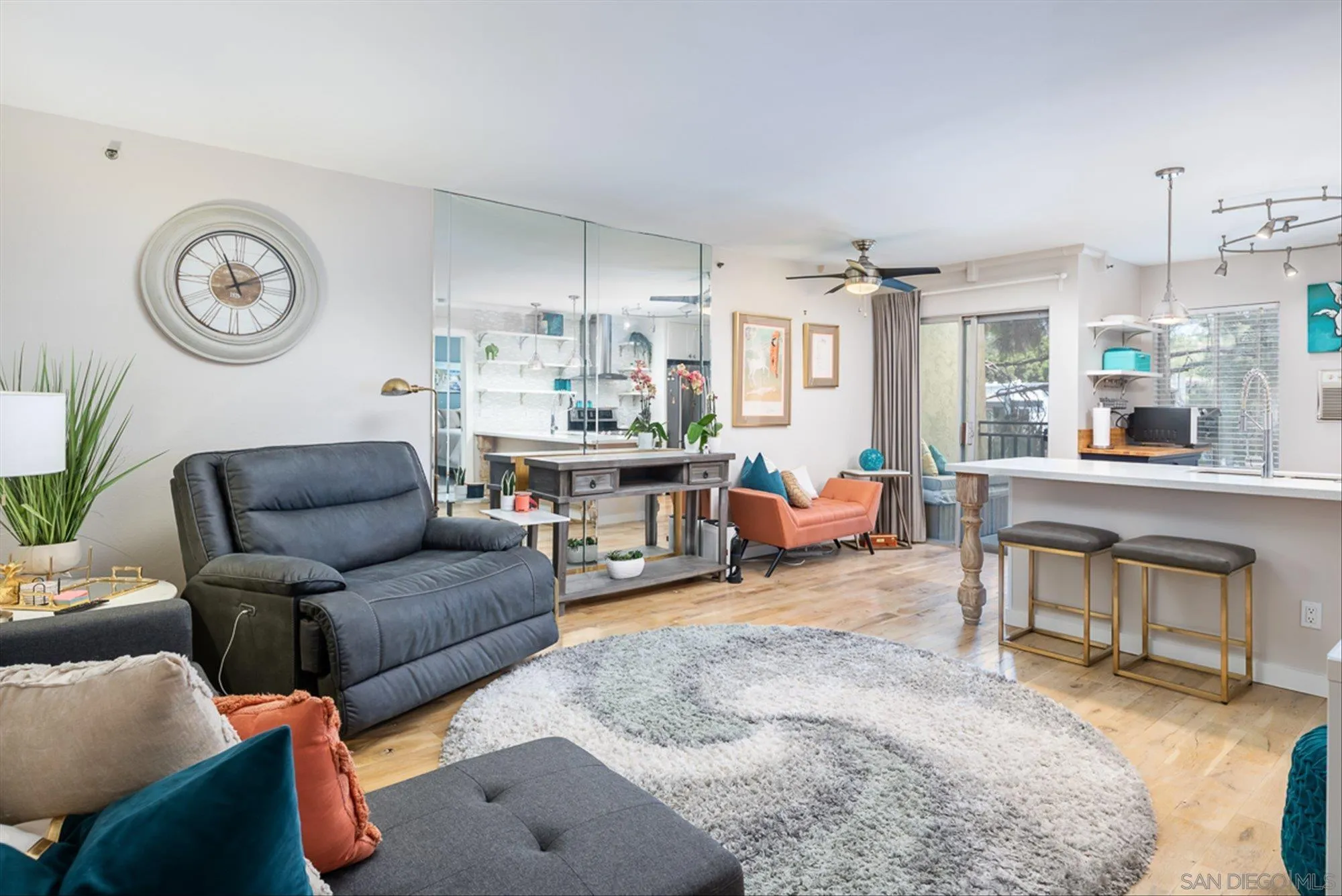 Photo #2: 240016185 Listing 