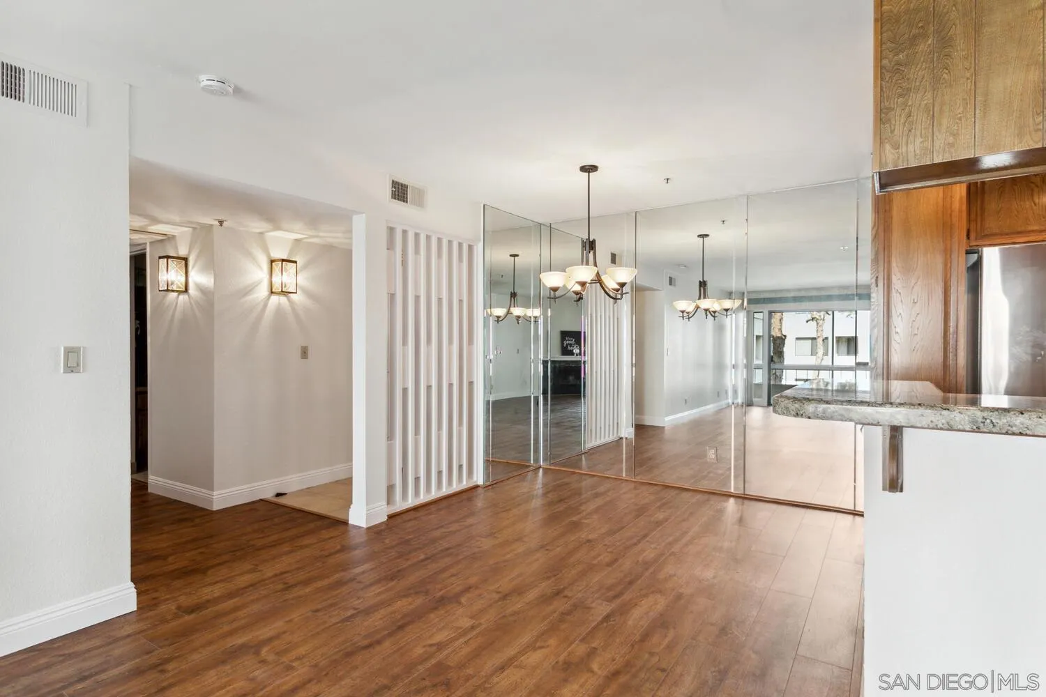 Photo #4: 240016229 Listing 