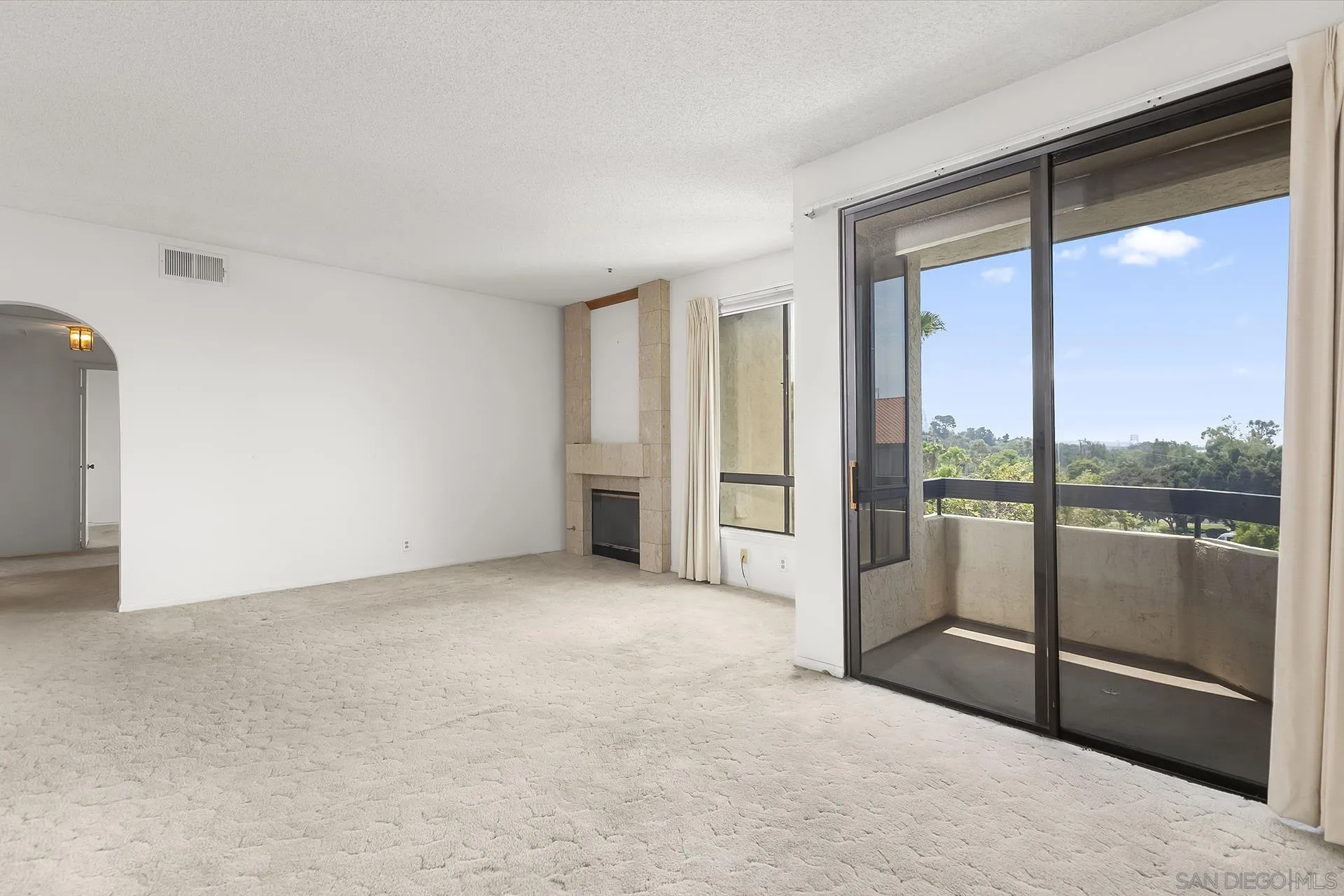 Photo #5: 240016250 Listing 