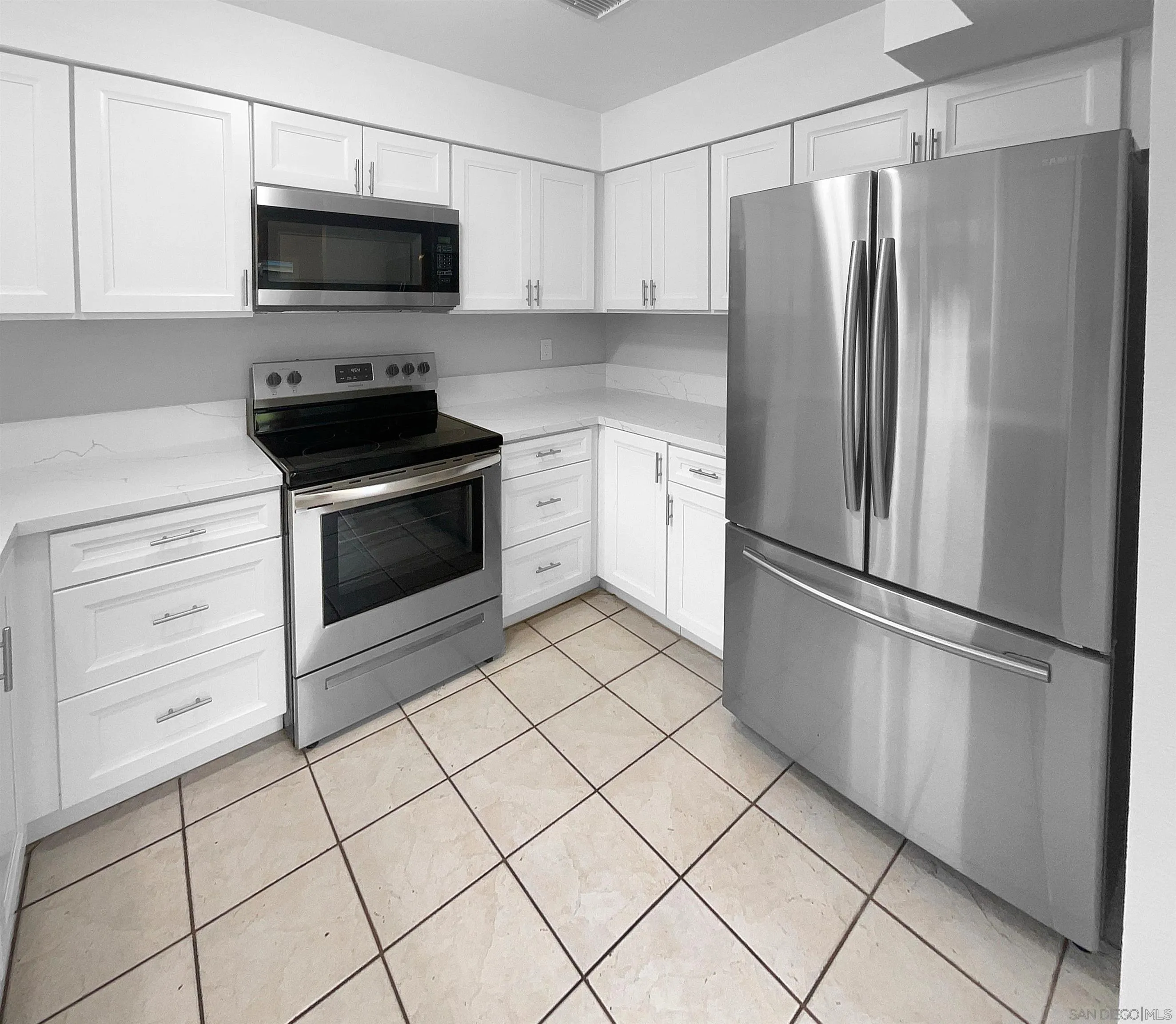 https://cdn.realtyfeed.com/cdn/0/240016271/03e9814a5c58bc63dbd753a7bf041940.webp