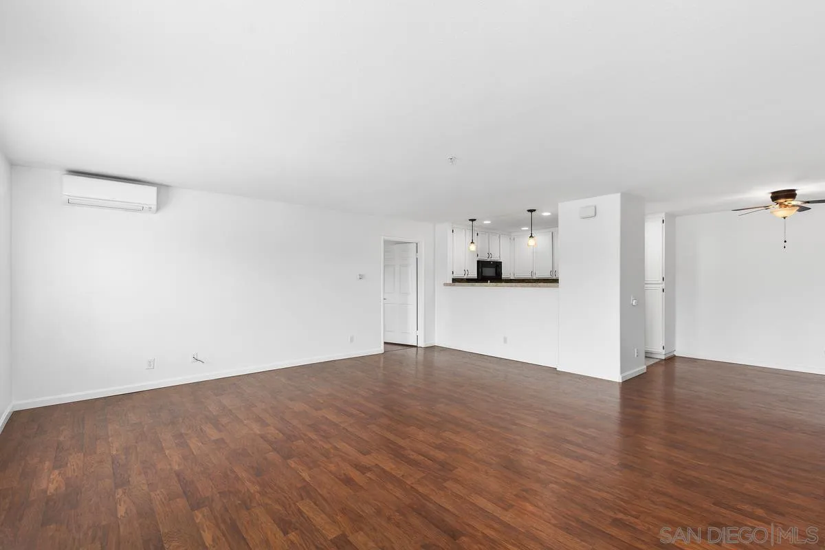 Photo #5: 240016429 Listing 