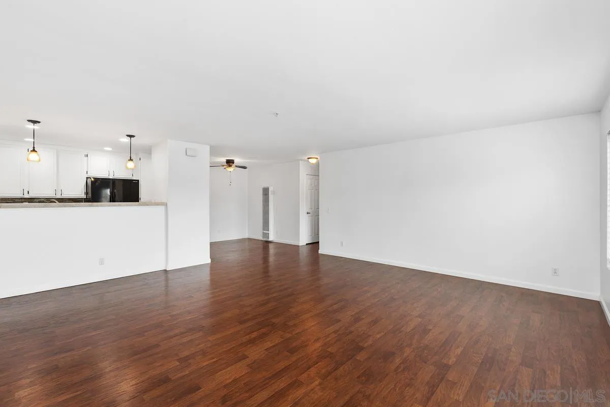Photo #4: 240016429 Listing 