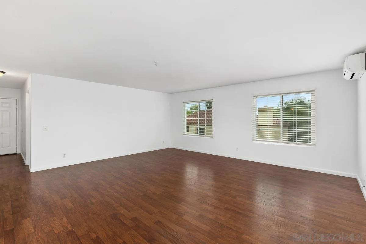 Photo #3: 240016429 Listing 