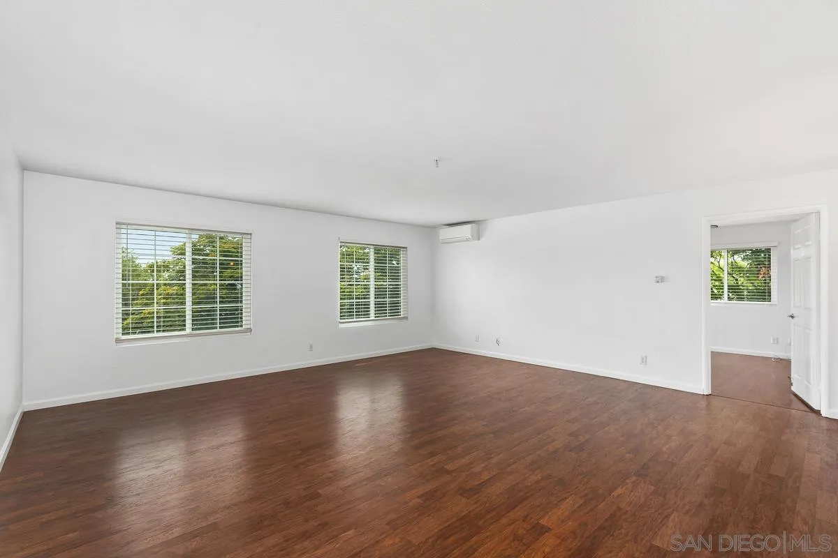 Photo #2: 240016429 Listing 